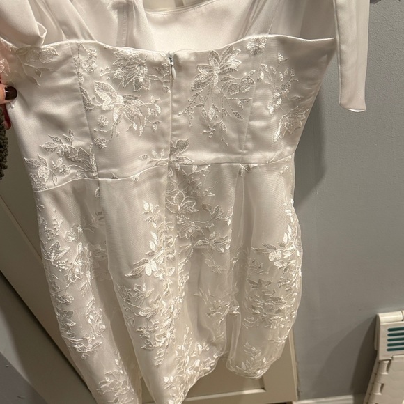 Park & Fifth White Floral Mini Dress - Picture 4 of 5